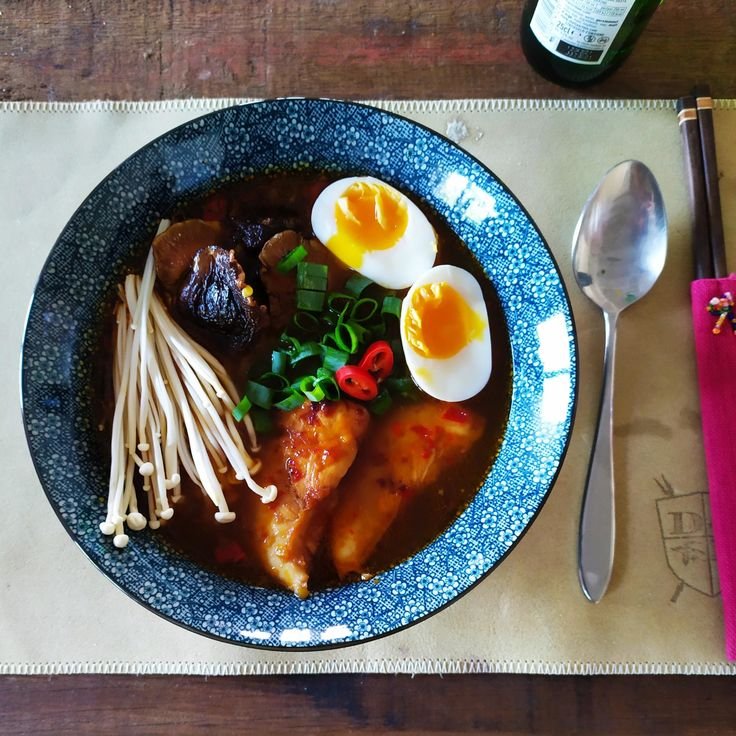 gà bị đá xưng mặt